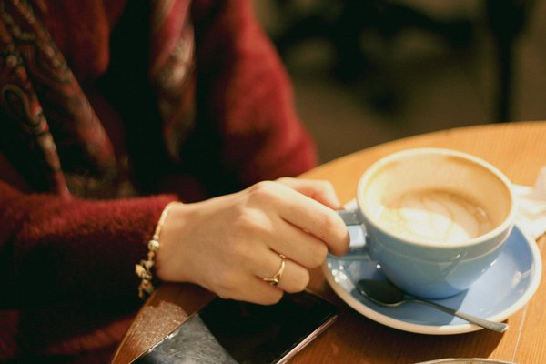 Discover the Captivating Aroma of British Autumn: Fragrance Notes that Capture the Essence of the Season